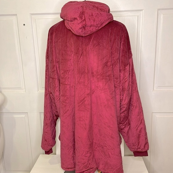 CUDDLE CREW Reversible Blanket Hoodies Burgundy One Size Fits Most NWT - Picture 5 of 12